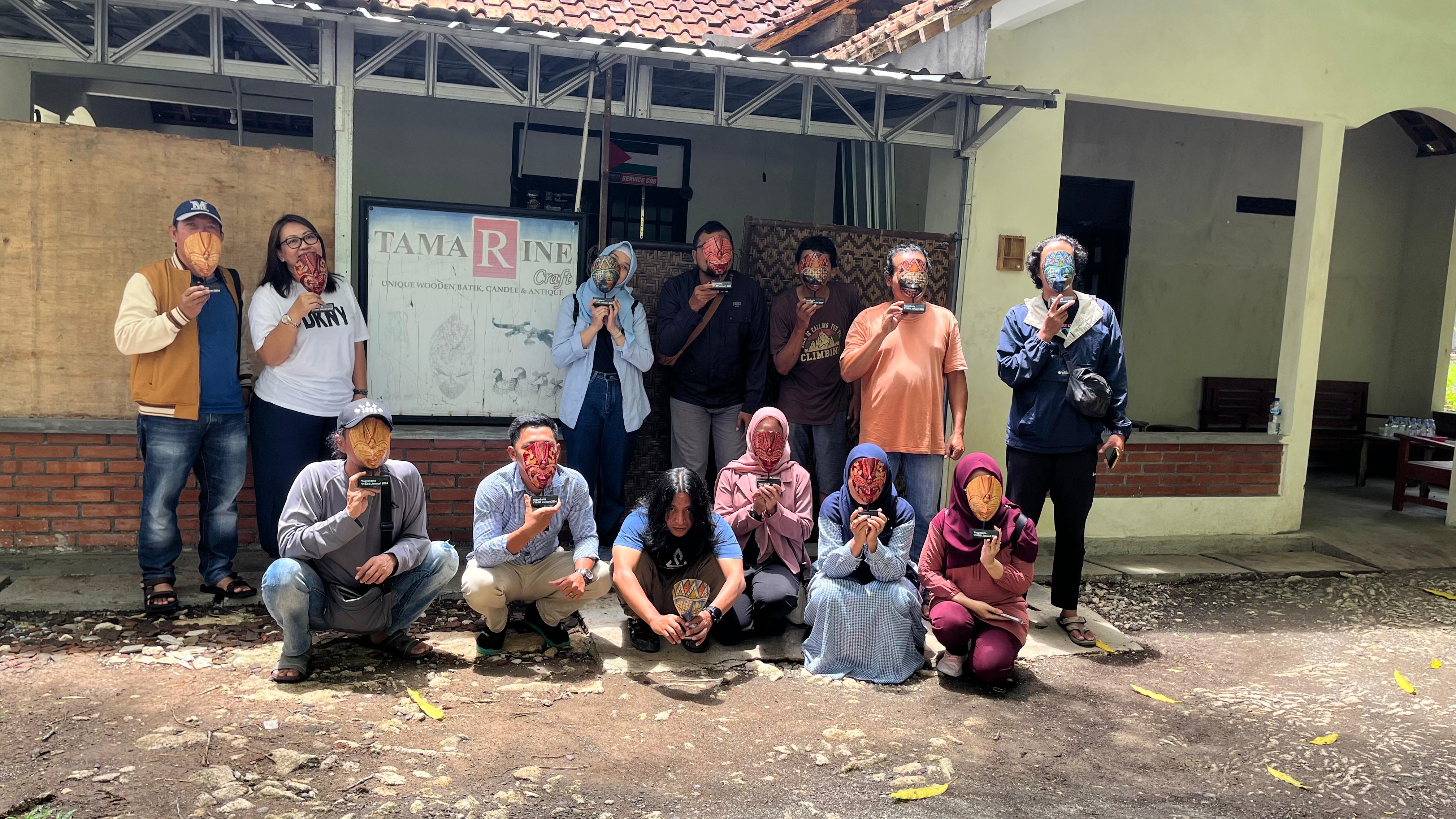 Kunjungan ke Pengelola Usaha Tamarine Craft & Art (Unique wooden Batik, Candle dan Antique)